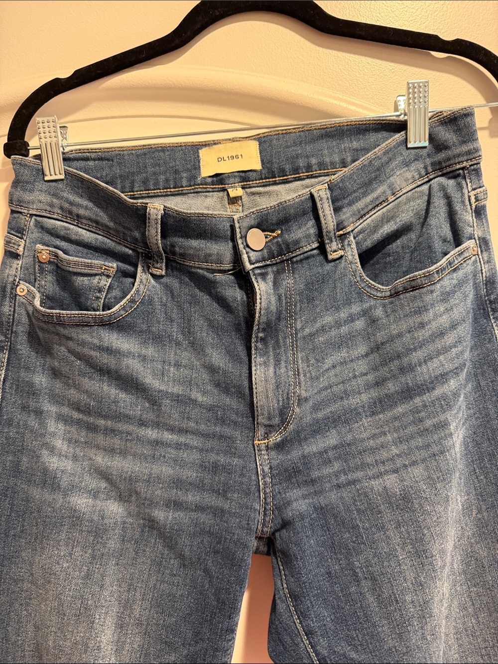 DL1961 Women's Mis-Rise, Straight Leg, Light Blue Washed Jeans
